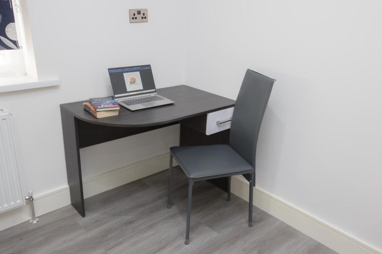 Legoland Heathrow Windsor Apartment Hotel Слау Экстерьер фото