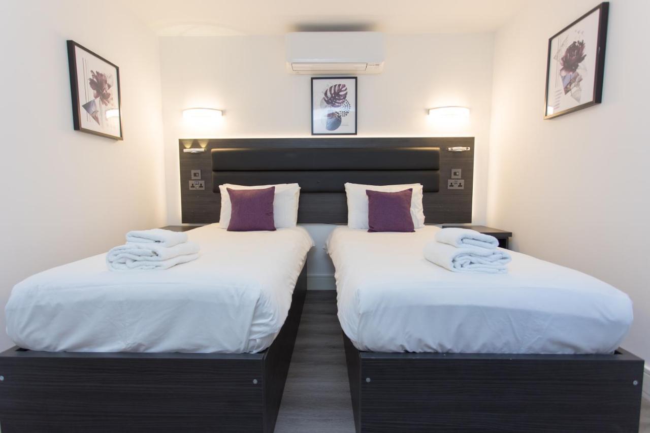 Legoland Heathrow Windsor Apartment Hotel Слау Экстерьер фото