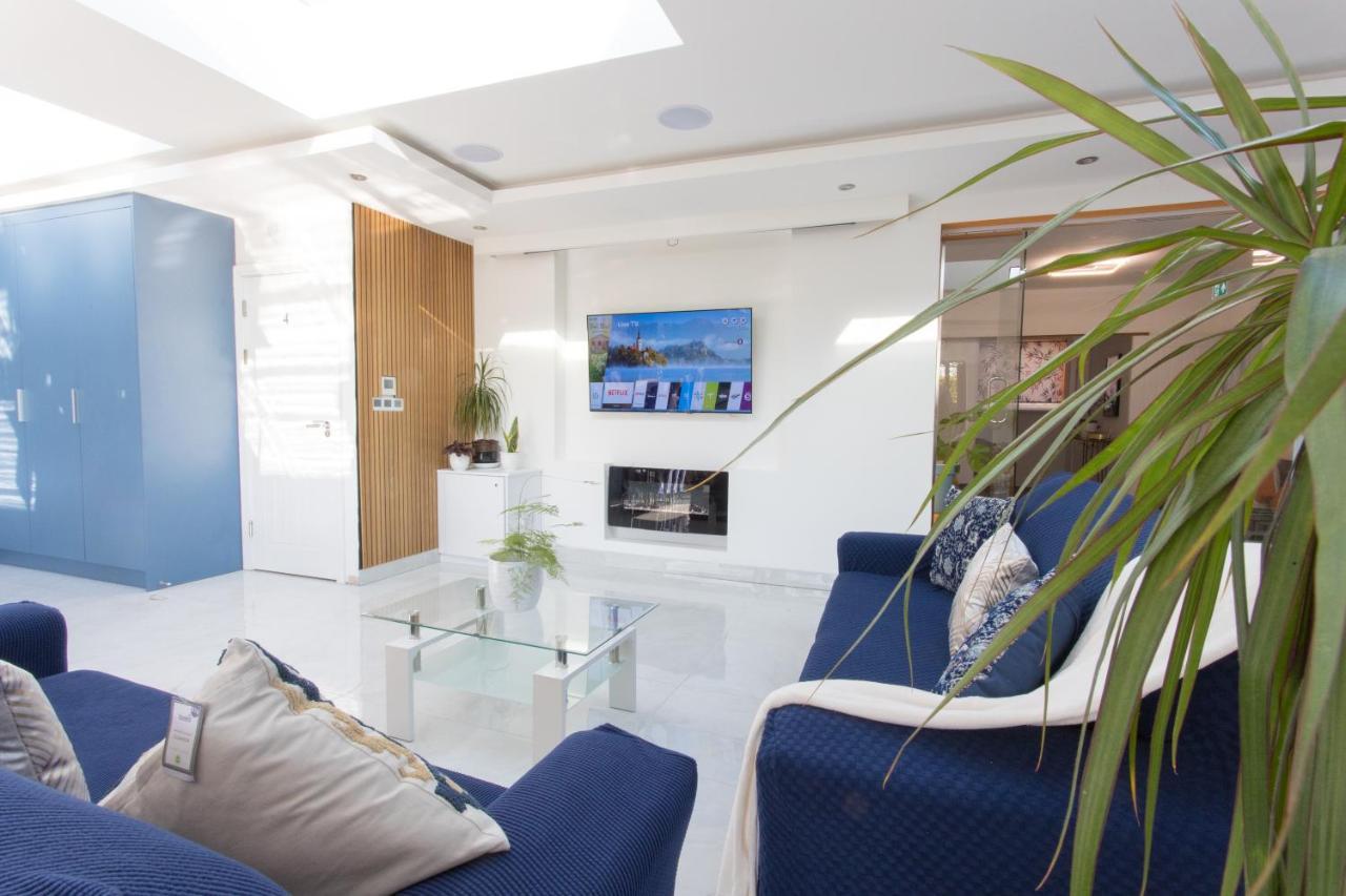 Legoland Heathrow Windsor Apartment Hotel Слау Экстерьер фото